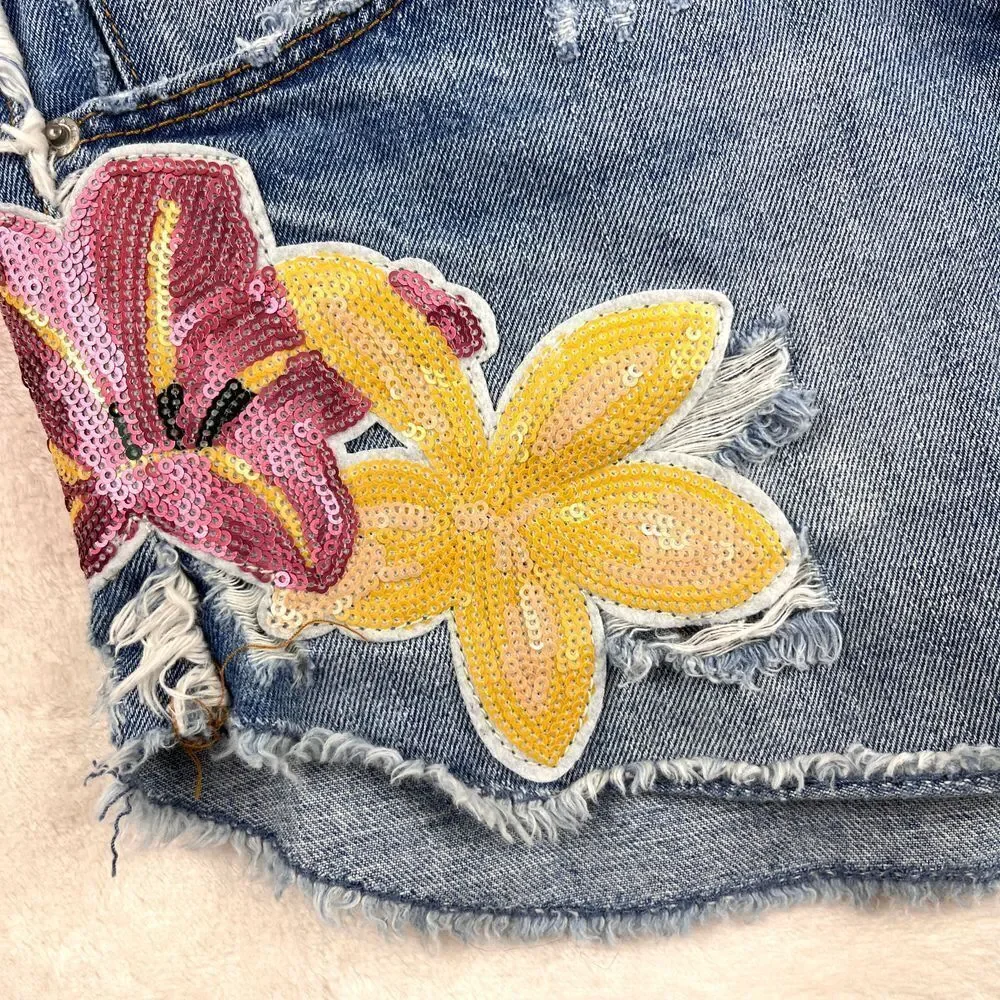 Zara Jean Shorts‎ Women's Size 00 Sequin Floral Appliqué Medium Wash Button Fly - Picture 2 of 7
